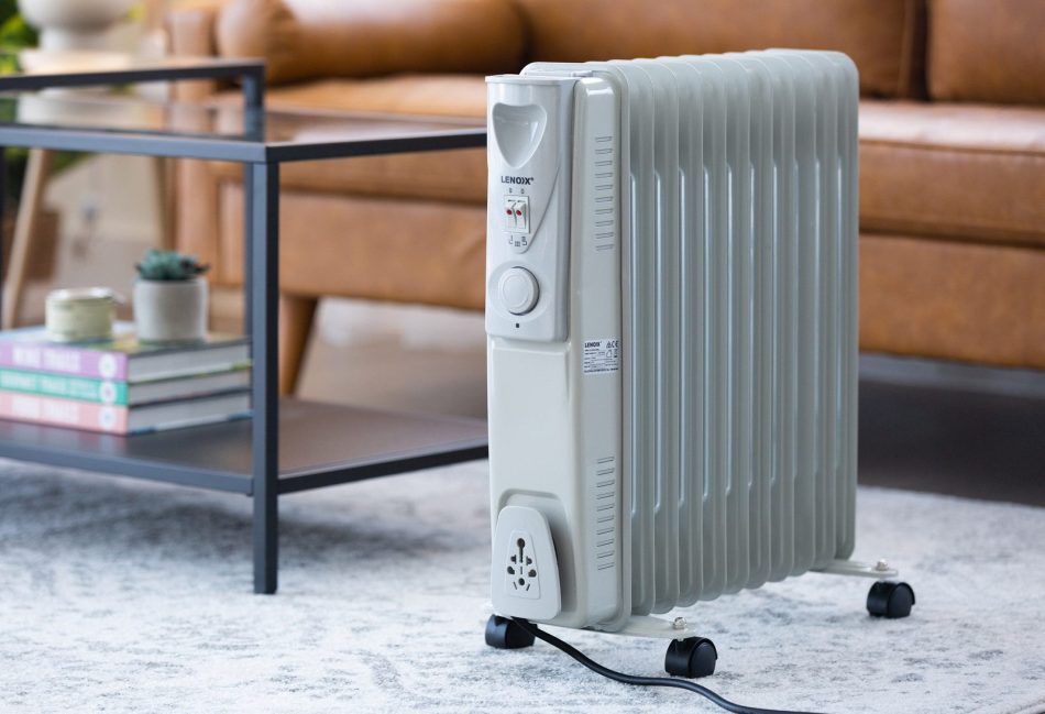 11-Fin Oil Column Heater 2400W w/ 3 Heat Settings & Wheels - Image 2
